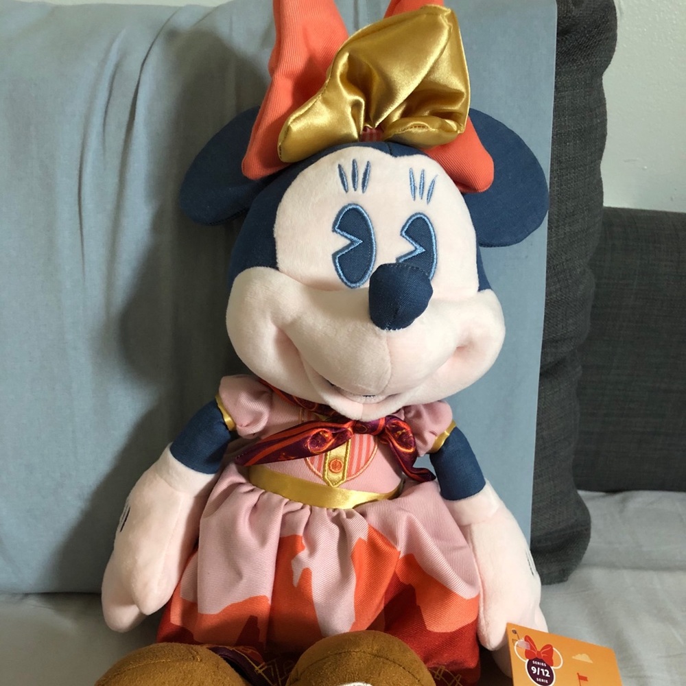 Minnie Mouse Main Attraction BTM plush